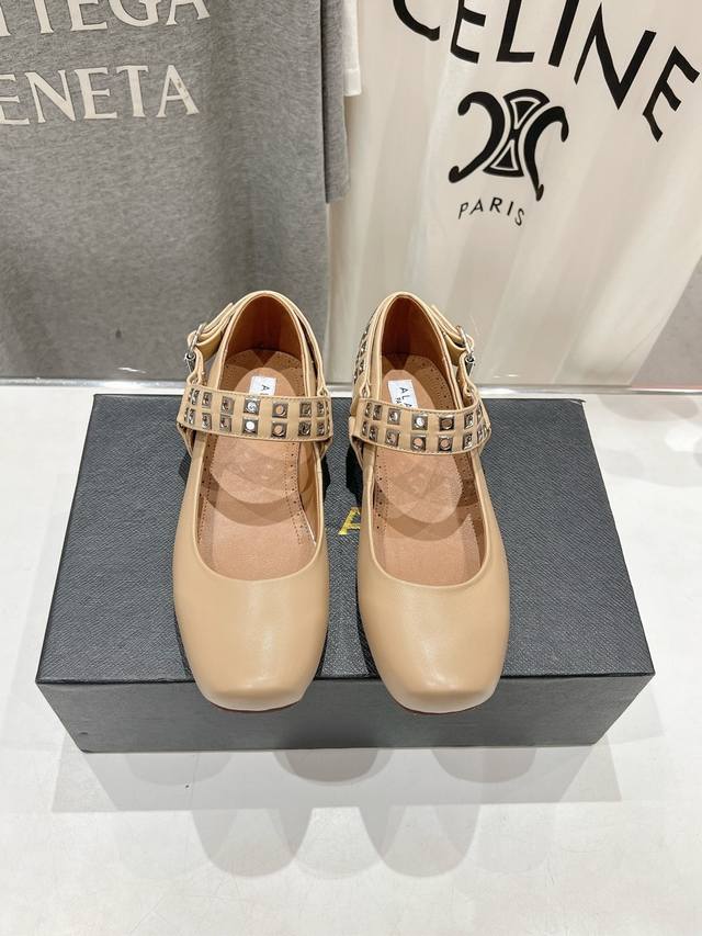 高版本出厂 独家新品 Alaia 阿莱亚24Ss 走秀款糖果色平底玛丽珍单鞋芭蕾舞鞋 章小蕙同款 甜酷芭蕾风 人气超高的一款芭蕾舞鞋，浪漫又迷人 舒适百搭配上不