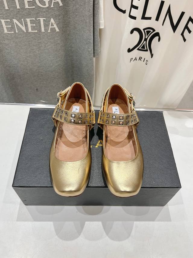 高版本出厂 独家新品 Alaia 阿莱亚24Ss 走秀款糖果色平底玛丽珍单鞋芭蕾舞鞋 章小蕙同款 甜酷芭蕾风 人气超高的一款芭蕾舞鞋，浪漫又迷人 舒适百搭配上不