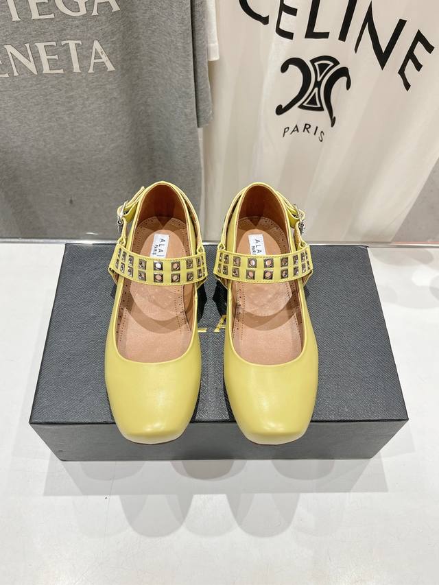 高版本出厂 独家新品 Alaia 阿莱亚24Ss 走秀款糖果色平底玛丽珍单鞋芭蕾舞鞋 章小蕙同款 甜酷芭蕾风 人气超高的一款芭蕾舞鞋，浪漫又迷人 舒适百搭配上不