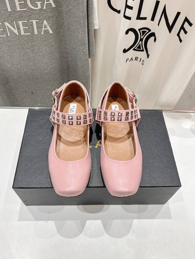 高版本出厂 独家新品 Alaia 阿莱亚24Ss 走秀款糖果色平底玛丽珍单鞋芭蕾舞鞋 章小蕙同款 甜酷芭蕾风 人气超高的一款芭蕾舞鞋，浪漫又迷人 舒适百搭配上不