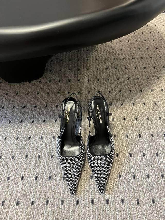 Saintlaurent 满钻slingback 24秋冬新款尖头钻面高跟鞋 Ysl 不愧可以俘获少女心呀 超美的 小羊皮鞋面 满钻工艺，闪闪惹人爱 内里小羊皮