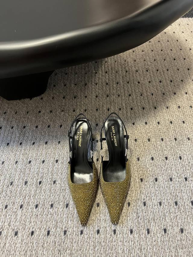 Saintlaurent 满钻slingback 24秋冬新款尖头钻面高跟鞋 Ysl 不愧可以俘获少女心呀 超美的 小羊皮鞋面 满钻工艺，闪闪惹人爱 内里小羊皮