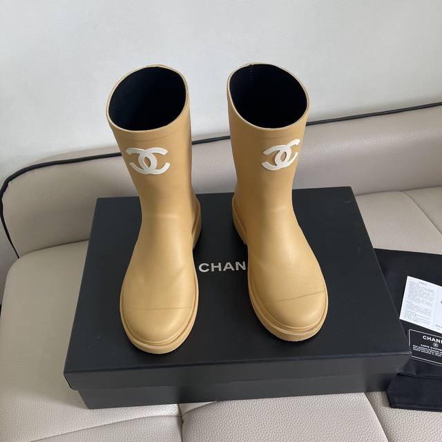 工厂价 元 硫化高版chanel 香奈儿爆款中古雨靴vantage 中古痴迷狂爱者...真正的古董级别！今年最火爆的雨靴，人手一双，透气无比，巨百搭，无敌显瘦，