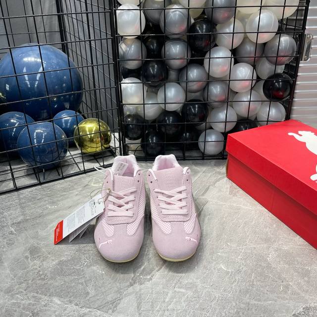 出厂 彪马puma Palermo Og 标贴运动鞋 鞋款复刻，重温足球文化风潮！近日 Puma 将经典鞋款 Palermo 重新带回市场，让众多鞋迷和足球爱好