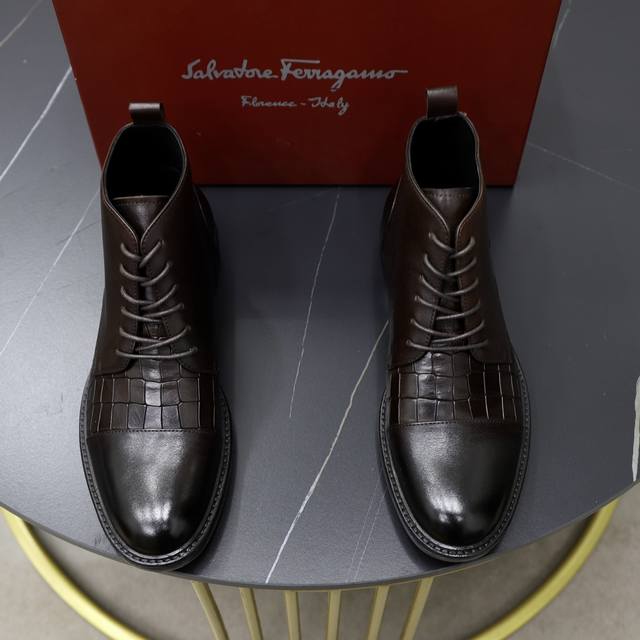 原单品质： 品牌：Ferragamo 菲拉格慕 偏大一码：男码38–44 45定做 等级：官网同款 高端男鞋 材料：原版牛皮 牛皮内里、原版大底 款式类别：切尔