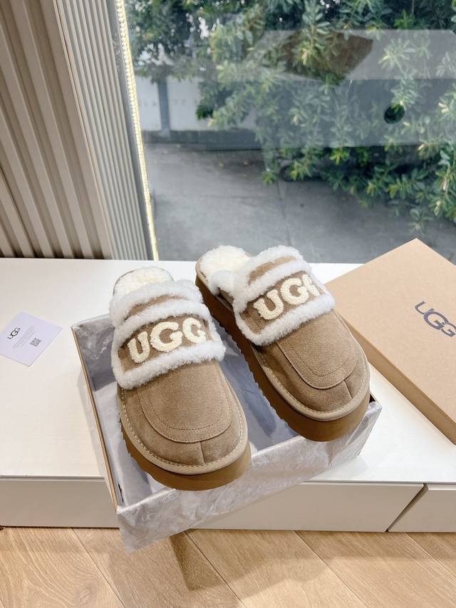 G021Ugg冬季新款女同款休闲舒适厚底圆头棉靴雪地靴棉鞋毛毛拖鞋 它的优点就是特别轻又好走路 跑步都没问题搭任何的裤子都可以 露不露可爱的毛边都好看搭配修身裤