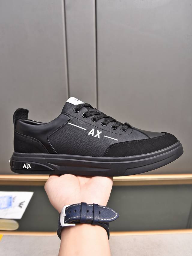 品牌：Armani 阿玛尼 标准码：男码38–44 45可定制 材料： 拉邦套楦 原版牛皮，透气羊里 特供大底 款式类别：男士时尚休闲板鞋 低调奢华！ 颜色：实