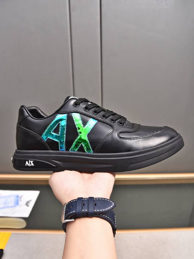 品牌：Armani 阿玛尼 标准码：男码38–44 45可定制 材料： 拉邦套楦 原版牛皮，透气羊里 特供大底 款式类别：男士时尚休闲板鞋 低调奢华！ 颜色：实