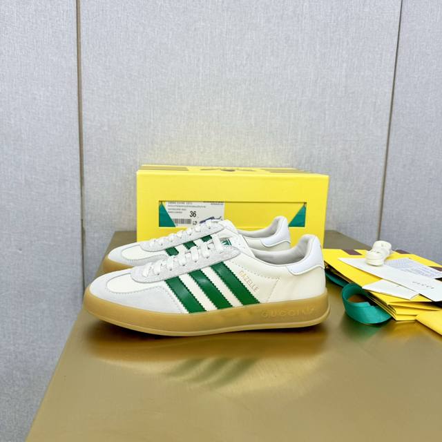 出厂价 重磅联名 Adidas｜Gucci三叶草logo与标志性三条杆为设计元素将其与独属于的gucci 双方选择adidas Originals经典鞋型 Ga