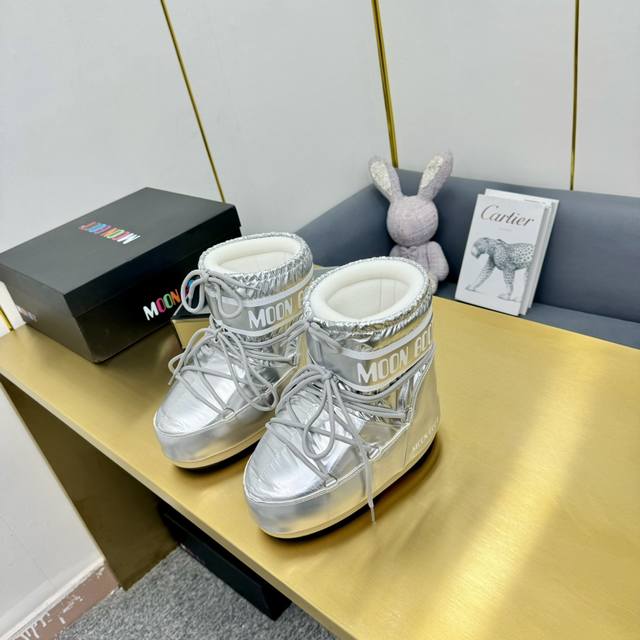 布款短靴 Moon Boot 24Ss 秋冬最新款雪地靴系列 丑萌雪地短靴 忘了ugg吧，时髦人都在穿moon Boot雪地靴 如果你难以接受ugg的复兴 那现